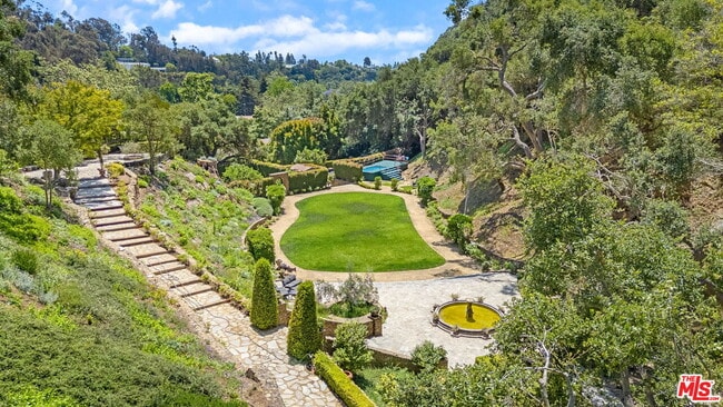 Building Photo - 1957 Mandeville Canyon Rd