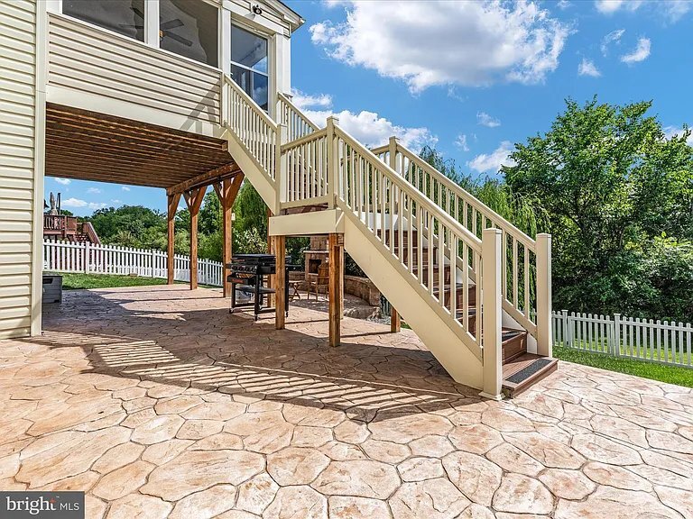 Building Photo - 109 Starburst Street