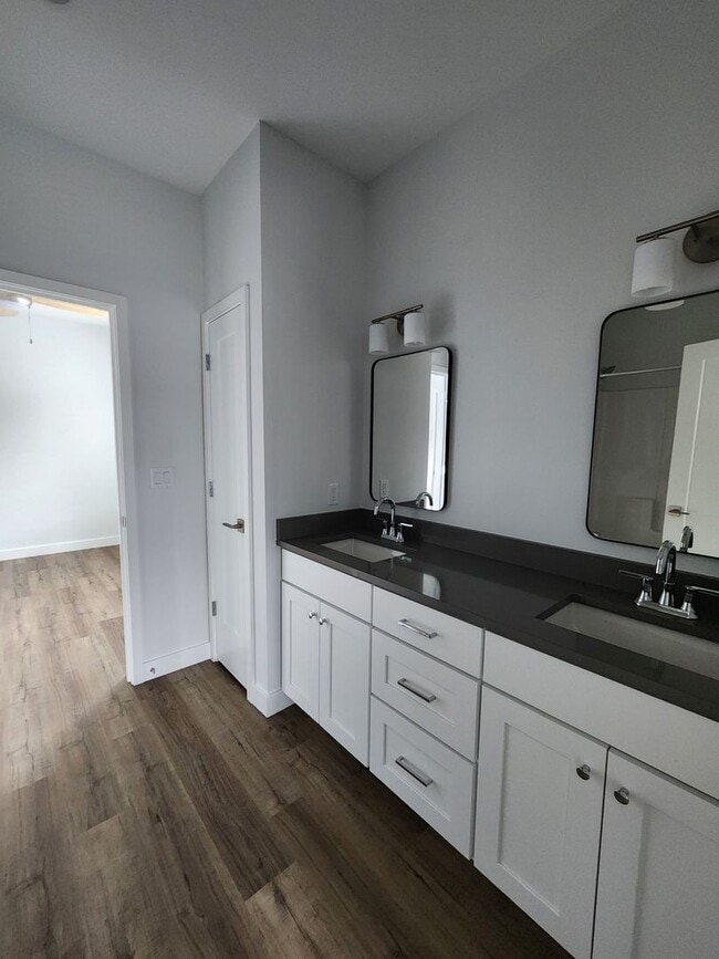 Building Photo - Black Mountain Rental!