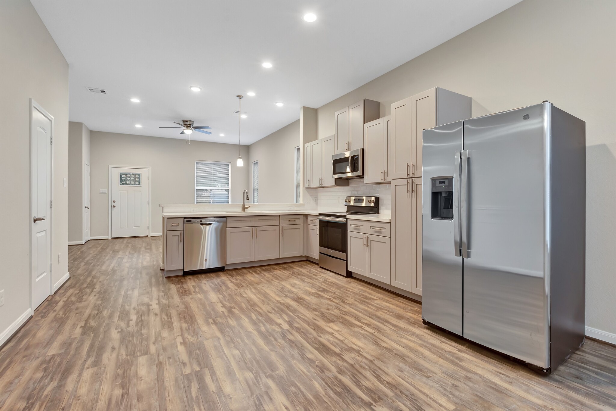 Building Photo - 21 Latham