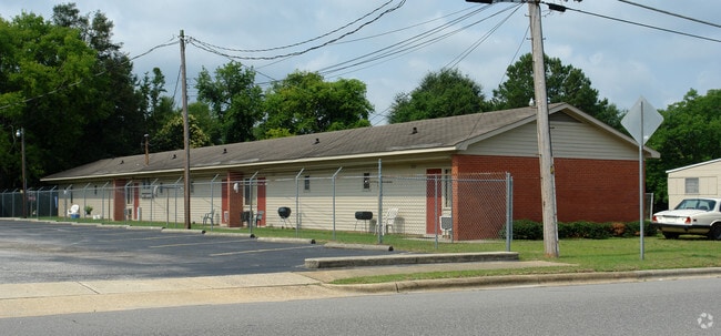 Building Photo - 118-130 Eastwood Ave
