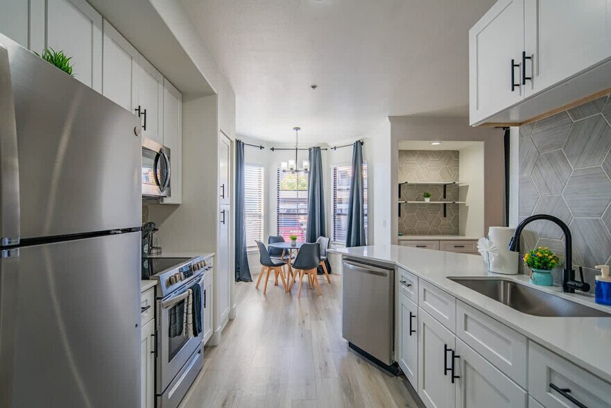 Building Photo - 7455 N 95th Ave