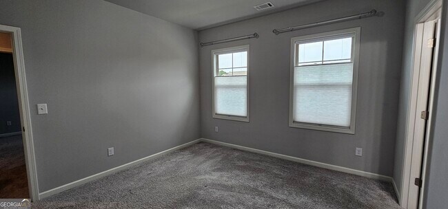 Building Photo - 352 Newshaw Dr