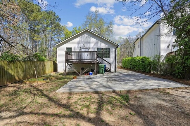 Building Photo - 1833 Flat Shoals Rd SE