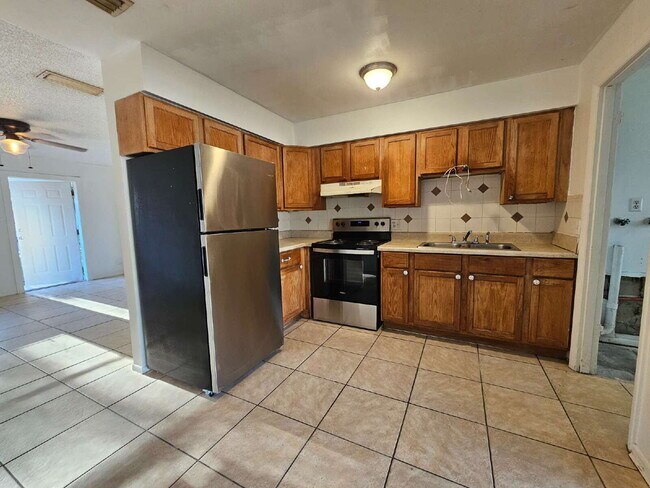 Building Photo - Cocoa Duplex