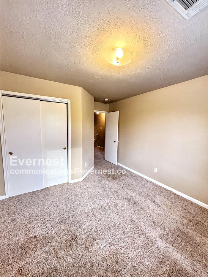 Building Photo - 19402 Sandy Woods Dr