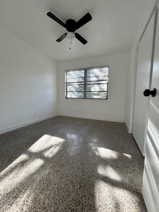 Building Photo - 14 Ronnie Cir