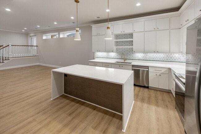 Building Photo - 265 Trunk St NE