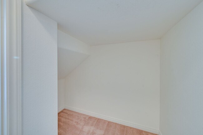 Building Photo - SW!! Southern Highlands!!! 4 Bedrooms!!!  ...