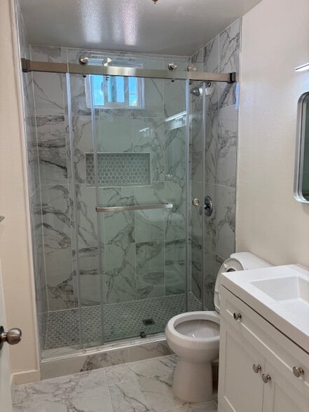 Building Photo - 1065 Davis Ave