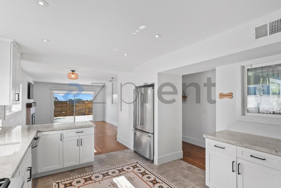 Building Photo - 1545 Crespi Dr