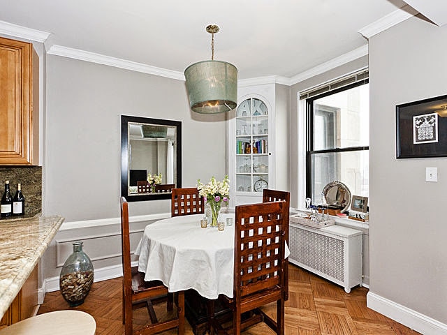 Dining area - 2052 N Lincoln Park W