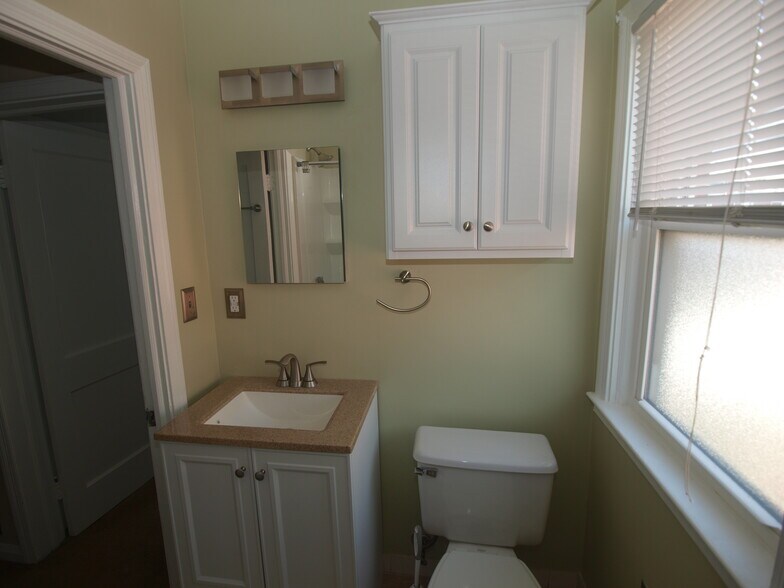 Full Bath - 3422 McShane Way