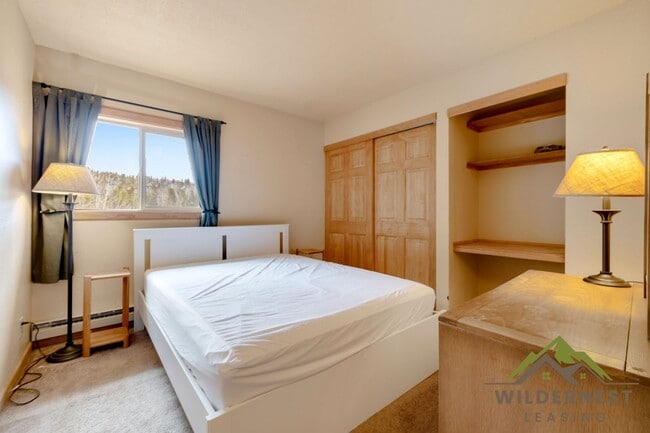 Building Photo - Furnished Pet Friendly Summer Rental