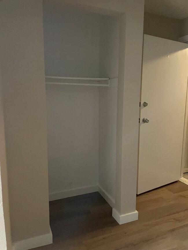 Building Photo - Two bedroom one bath apartment