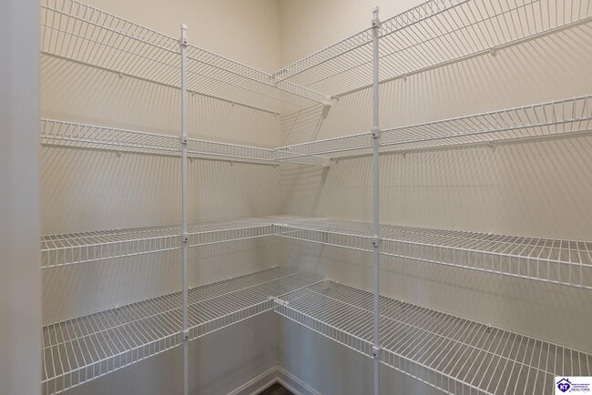 Building Photo - 557 Pinehurst Dr