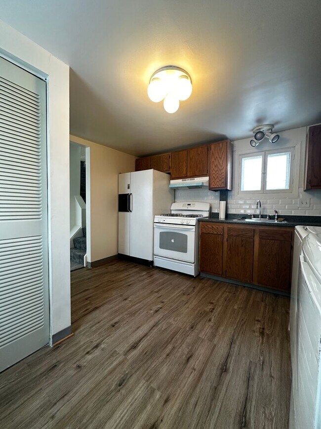 Building Photo - Move-In Ready 3 Bedroom, 1 Bathroom Home in Westland!