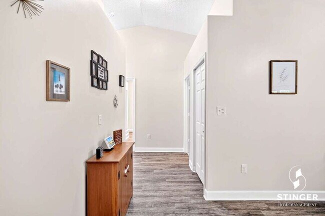 Building Photo - 13 Brindlewood Dr