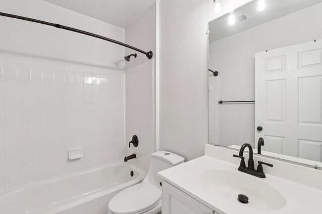 Building Photo - Beautiful 3-level colonial-style town home...
