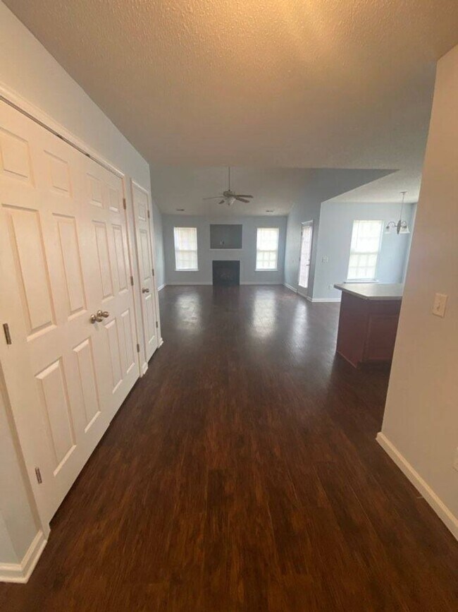 Building Photo - 3 BR 2 BA Maysville