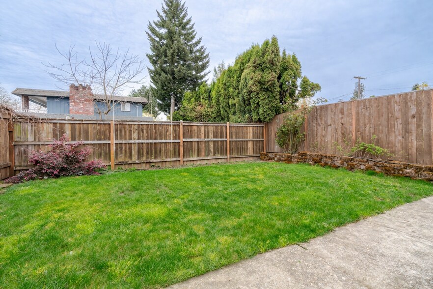 Building Photo - 200 W Arlington St