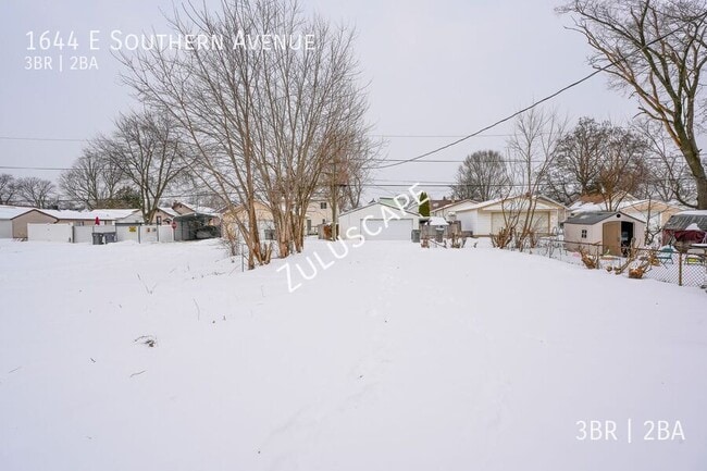 Building Photo - 1644 E Southern Ave
