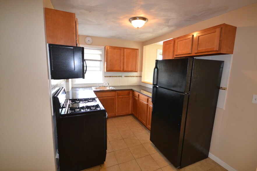 Building Photo - 19 Spruce St