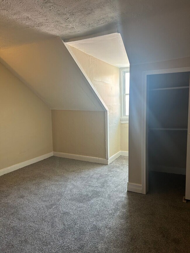 Building Photo - Section 8 considered.  3-bedroom row home in Midtown Harrisburg