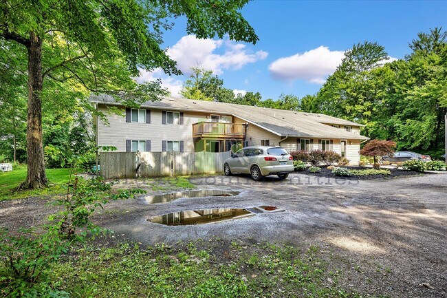 Building Photo - Beautiful 3 Bedroom in Alto – Updated, Spa...