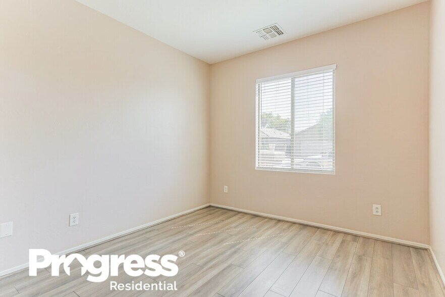 Building Photo - 7905 S 73rd Ln