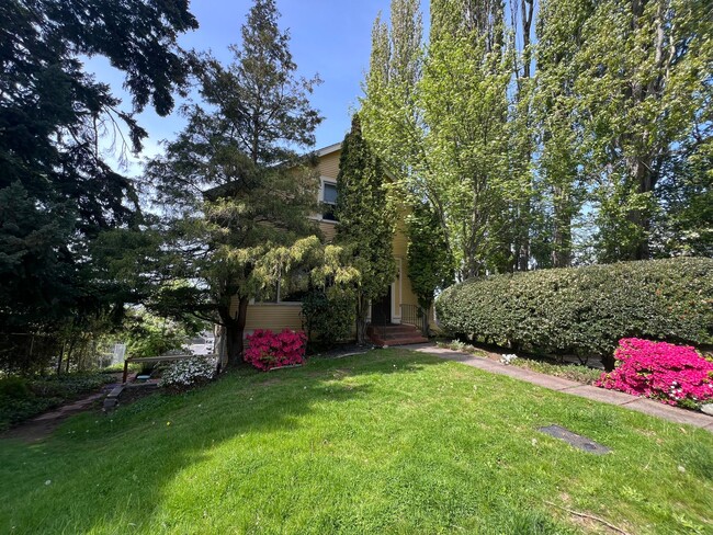 Building Photo - Studio apartment near WWU!