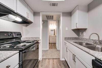 Building Photo - London Square Apartments