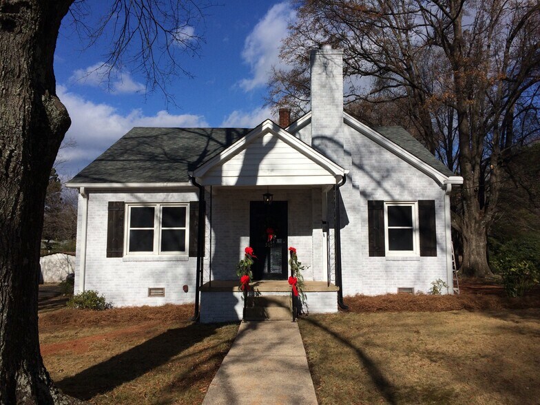 Building Photo - 361 W Wilson Ave