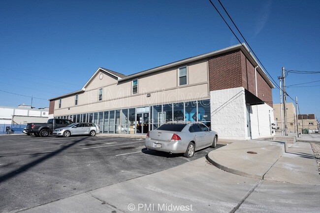 Primary Photo - 1702 W Michigan St