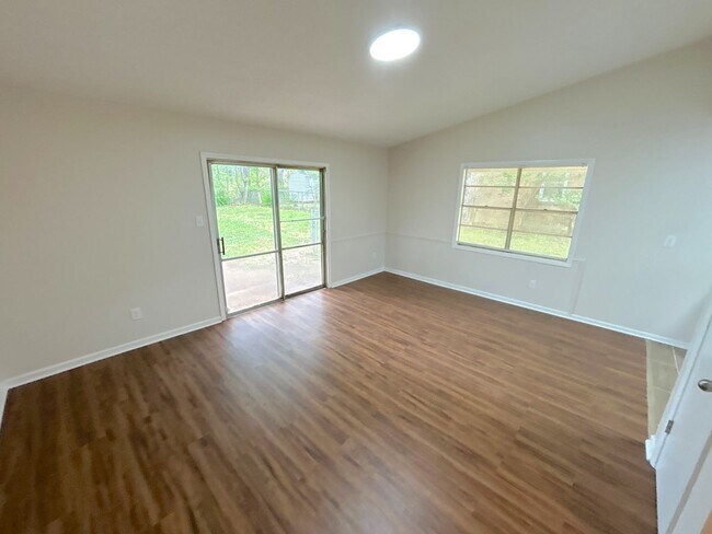 Building Photo - 3724 Hillridge St