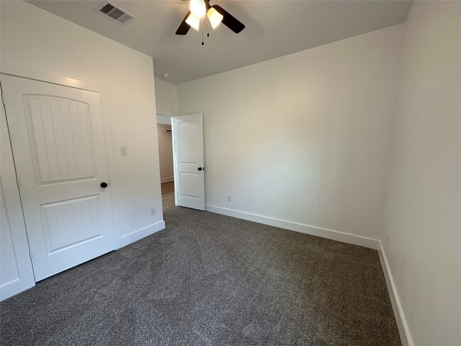 Building Photo - 243 Broadhurst Dr