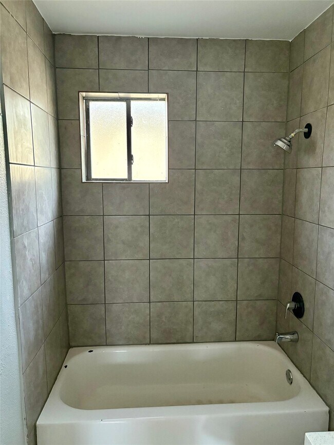 Building Photo - 1125 Ann St