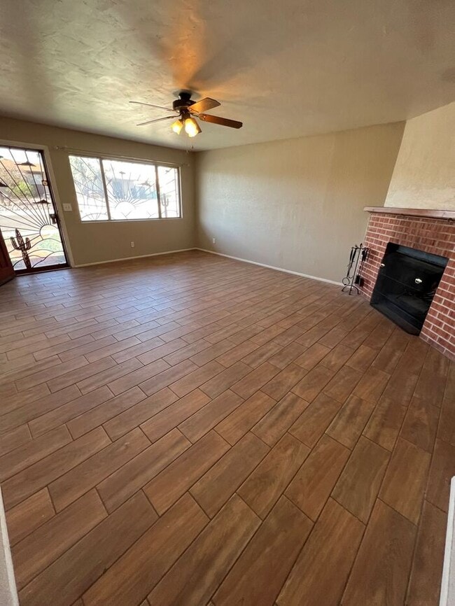 Building Photo - HOUSE FORE RENT