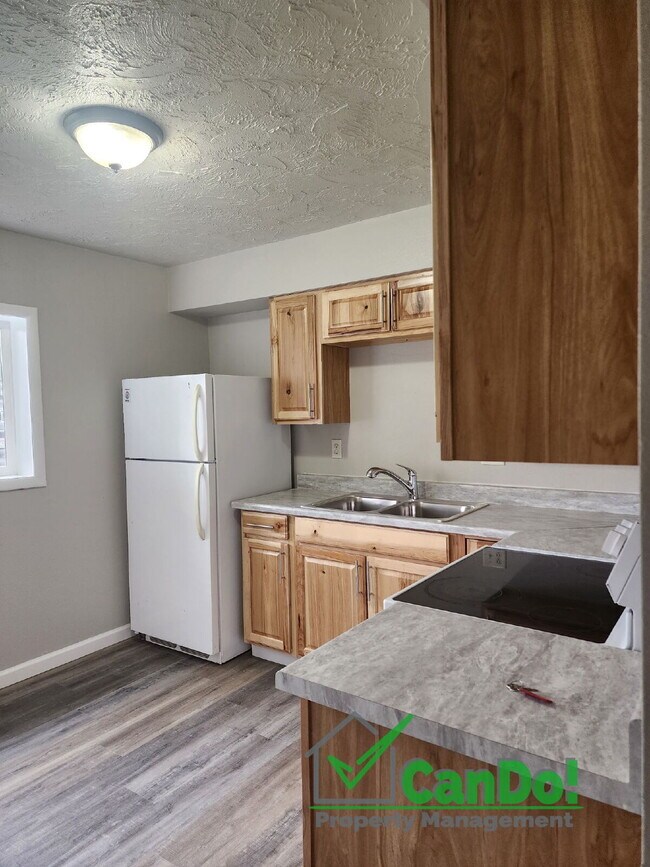 Building Photo - Newly remodeled 2 bedroom, 1 bathroom apartment in Blackfoot with Fiber Internet- Available in Oc...
