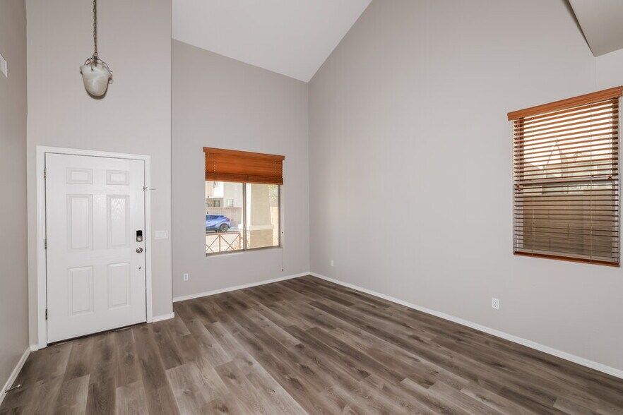 Building Photo - 17434 W Lisbon Ln