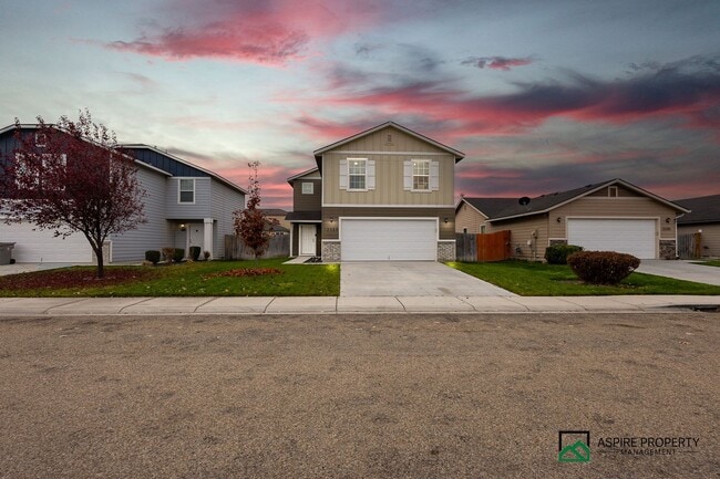 Primary Photo - 3 Bed 2.5 Bath Home