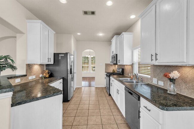 Building Photo - 30715 Legends Ridge Dr