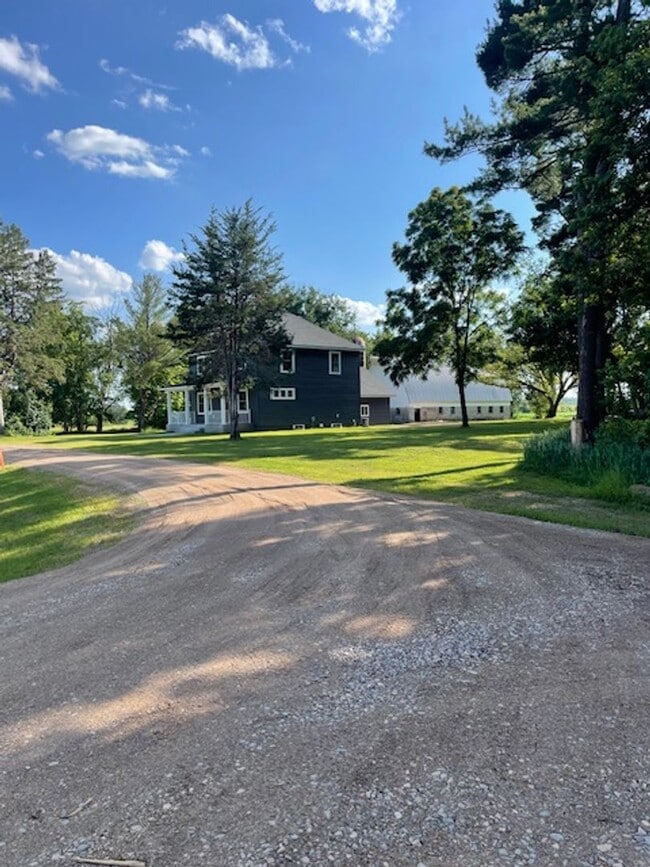 Building Photo - Remodeled 5 Bedroom Home in Foley!