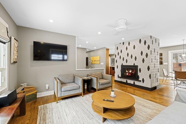 Building Photo - 9591 Hillside Dr