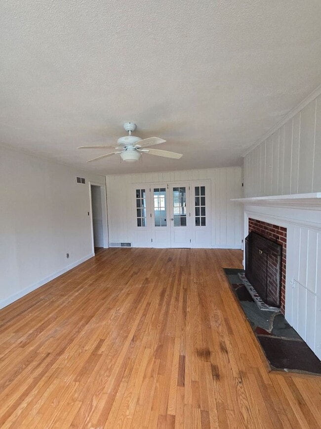 Building Photo - Spacious 4BR Ranch with 3 Living Rooms on 1.7 Acres — Howell