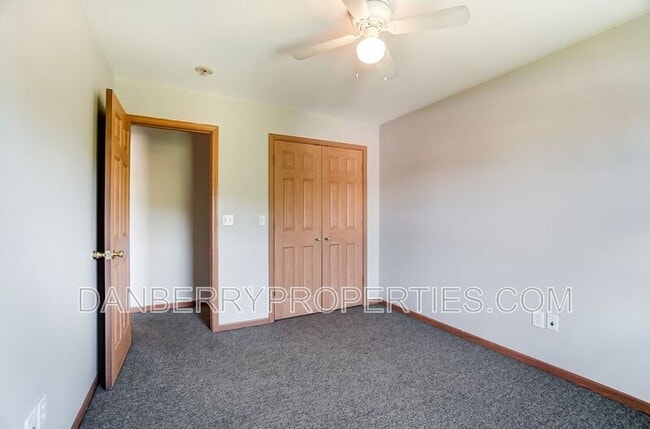 Building Photo - 1111 N Byrne Rd