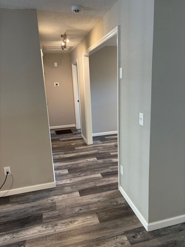Building Photo - Charming 2-Bedroom, 2-Bath Home in the Hea...