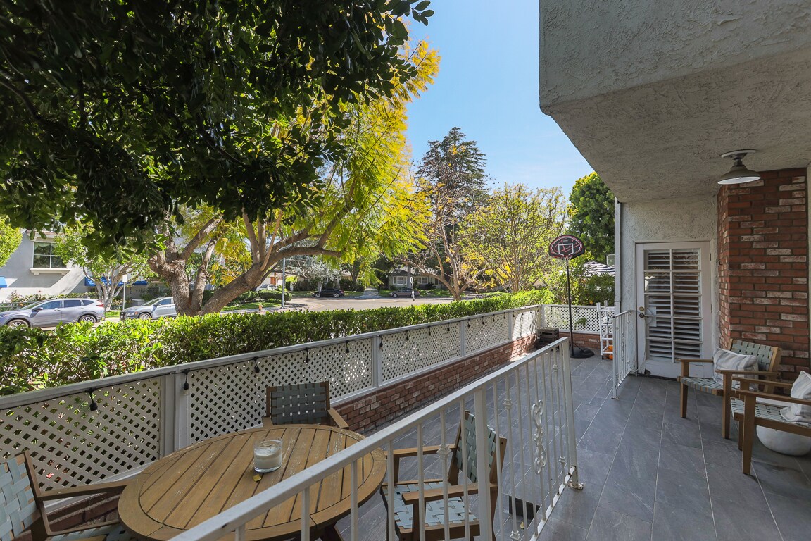 Building Photo - 4401 Moorpark Way