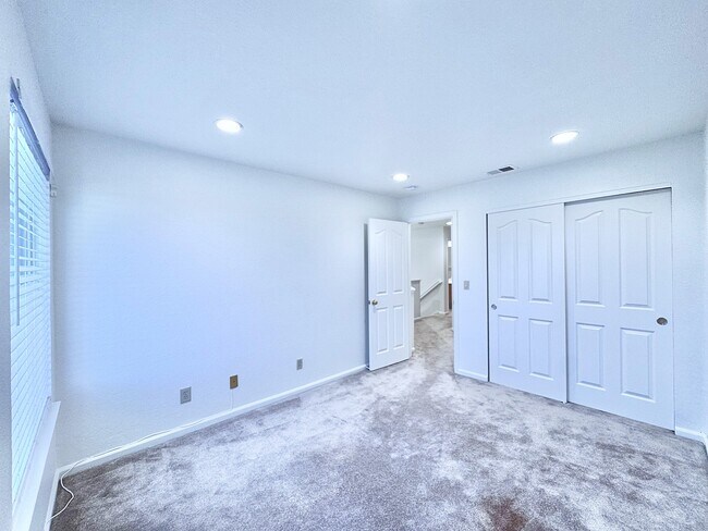 Building Photo - 4378 Conejo Dr