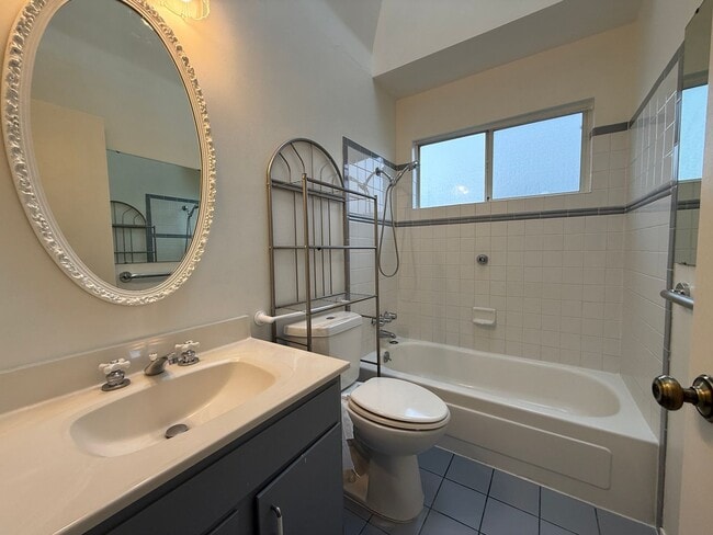 Building Photo - Single Story Home in Quiet Neigbhorhood Ne...
